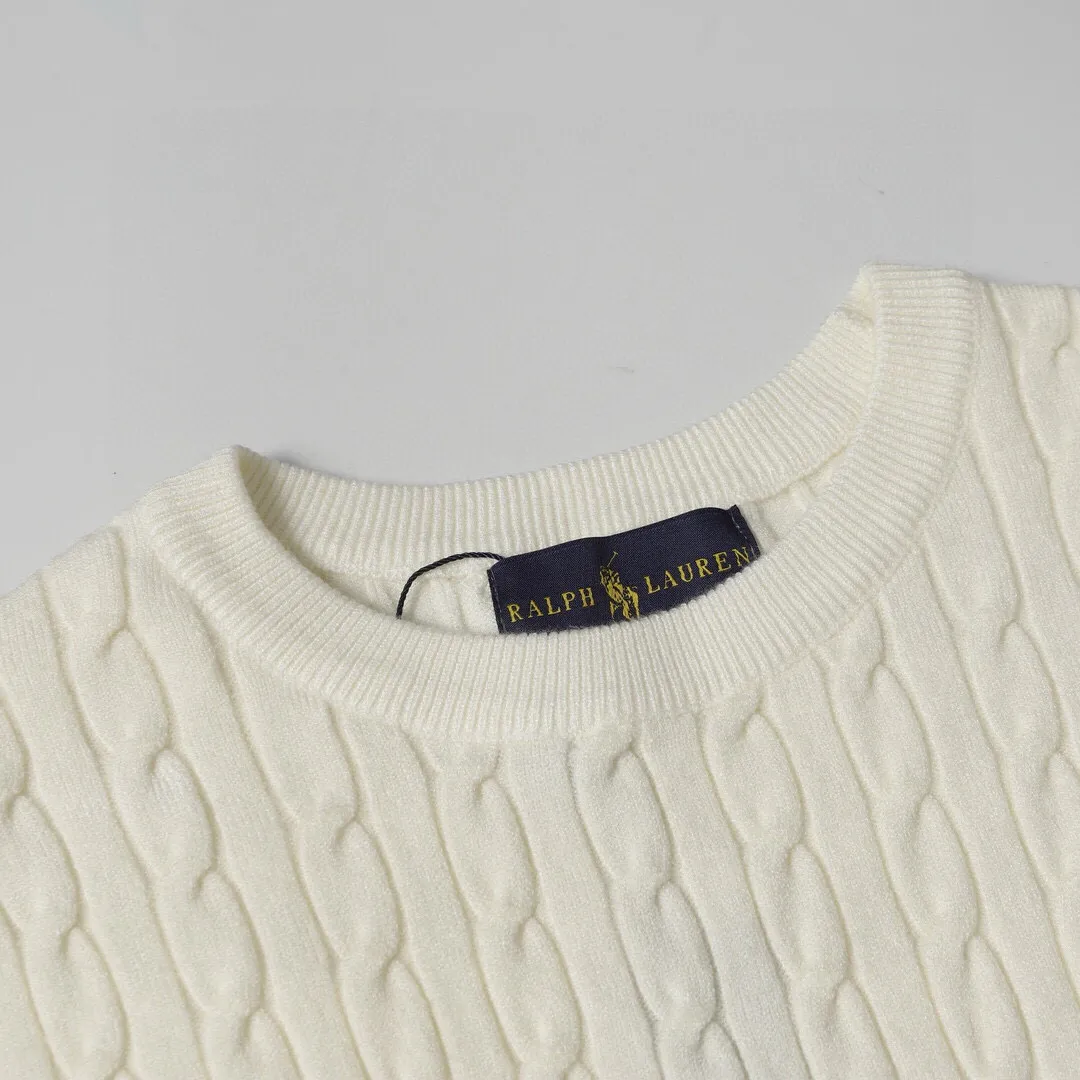 P186 Style No.: 601 -Ralph Lauren RL classic war horse logo embroidered pullover long-sleeved sweater on the chest -The item is made of custom-dyed and custom-spun yarn, purchased from the original version. A full set of customized accessories. Details determine success or failure. Heavy new autumn and winter product. High weight. Soft and delicate. The upper body effect is very nice. Loose fit. Women's model. -Color: white, gray, navy blue, red, khaki, blue, pink. -Sizes: S / M/ Ｌ S size 80-100 jins, M size 100-120 jins, Large size 120-135 jins